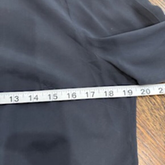 Clearout- EUC Anne Taylor Navy silk  l/S blouse sz 8 - Picture 7 of 9